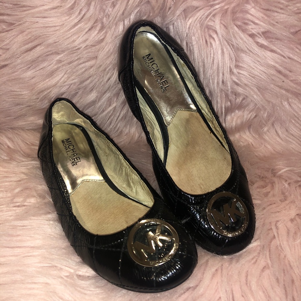 Michael kors 5.5 M black leather like flats sandal